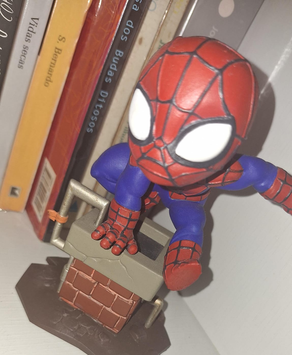 o amigão da vizinhança também não confia na Adobe